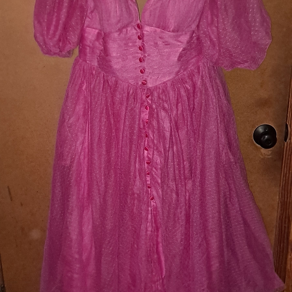 Feminine Pink Midi Dress with Button Front and Puff Sleeves